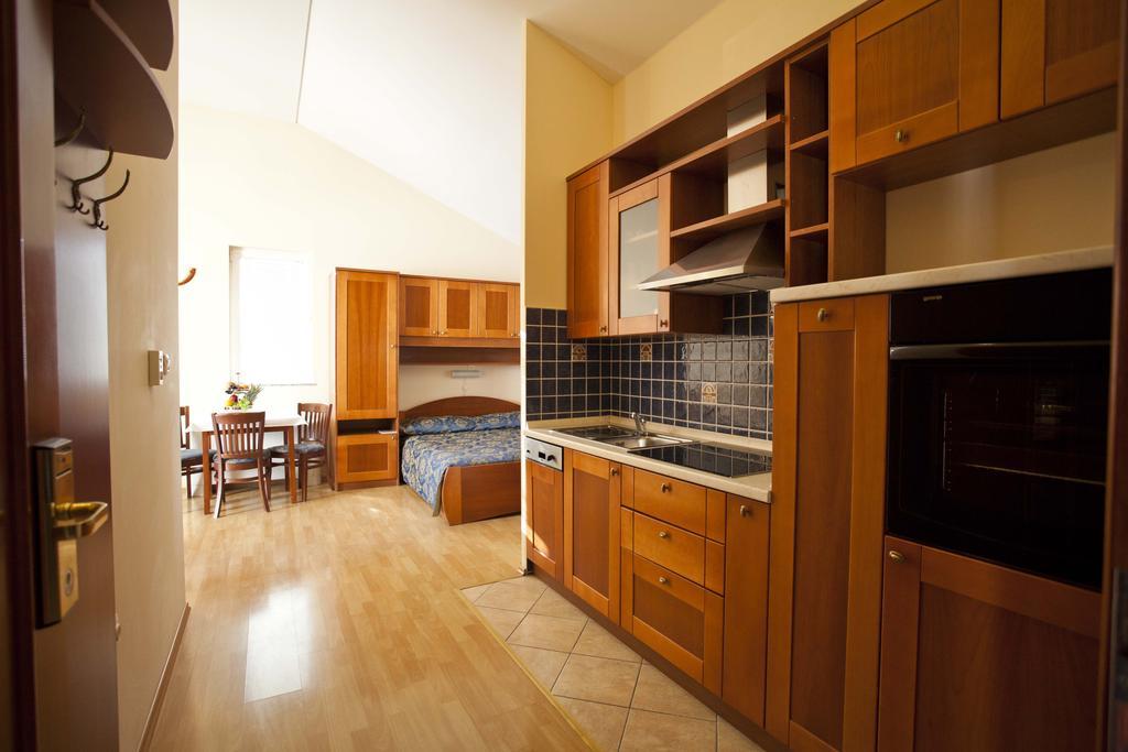 Studio Apartmani Bijeli Delfin Biograd Na Moru Dış mekan fotoğraf