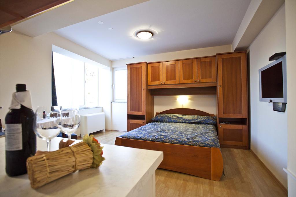 Studio Apartmani Bijeli Delfin Biograd Na Moru Oda fotoğraf