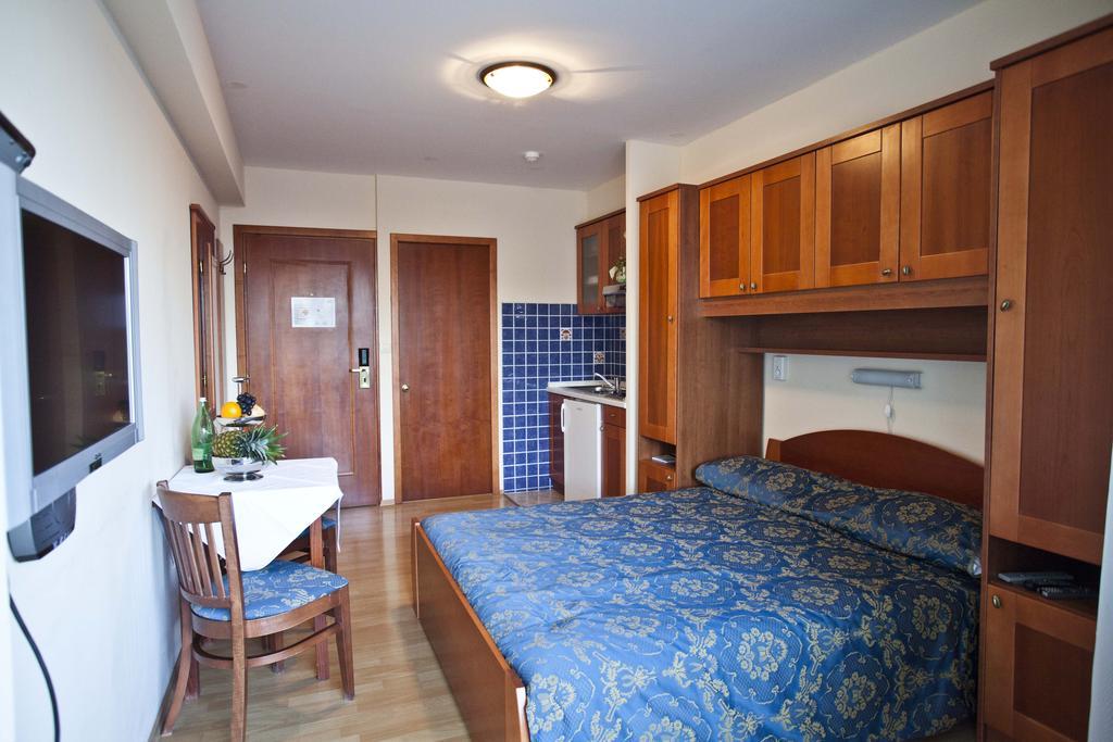 Studio Apartmani Bijeli Delfin Biograd Na Moru Oda fotoğraf