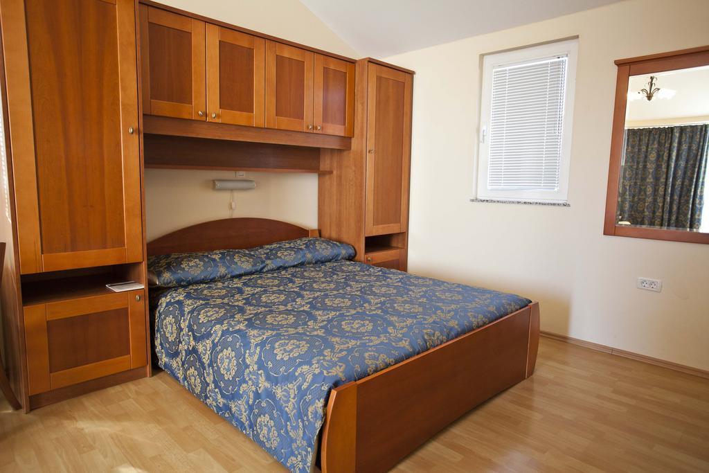 Studio Apartmani Bijeli Delfin Biograd Na Moru Dış mekan fotoğraf