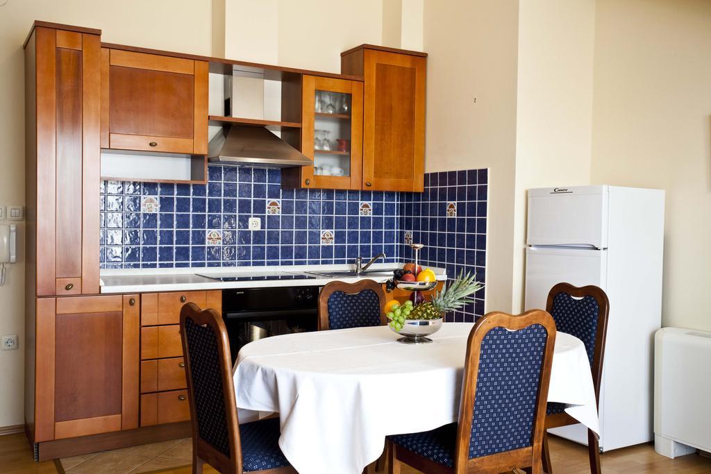 Studio Apartmani Bijeli Delfin Biograd Na Moru Oda fotoğraf