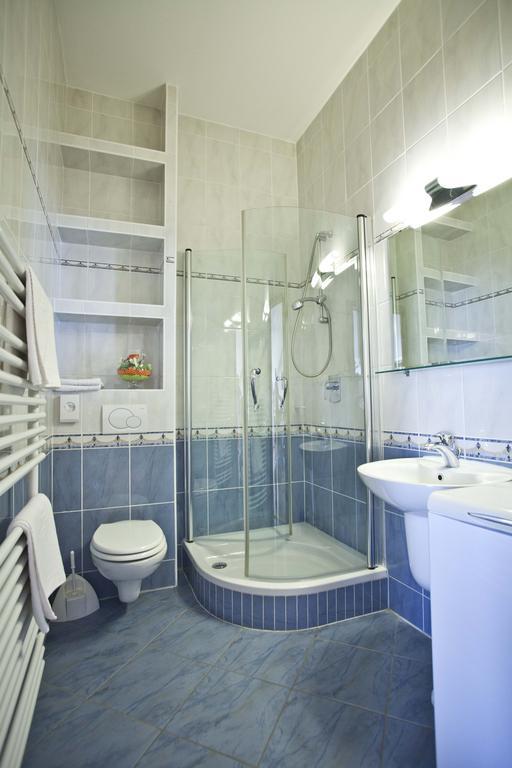 Studio Apartmani Bijeli Delfin Biograd Na Moru Oda fotoğraf