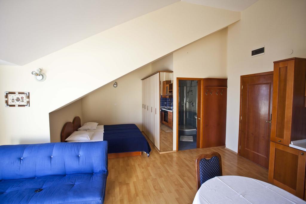 Studio Apartmani Bijeli Delfin Biograd Na Moru Oda fotoğraf